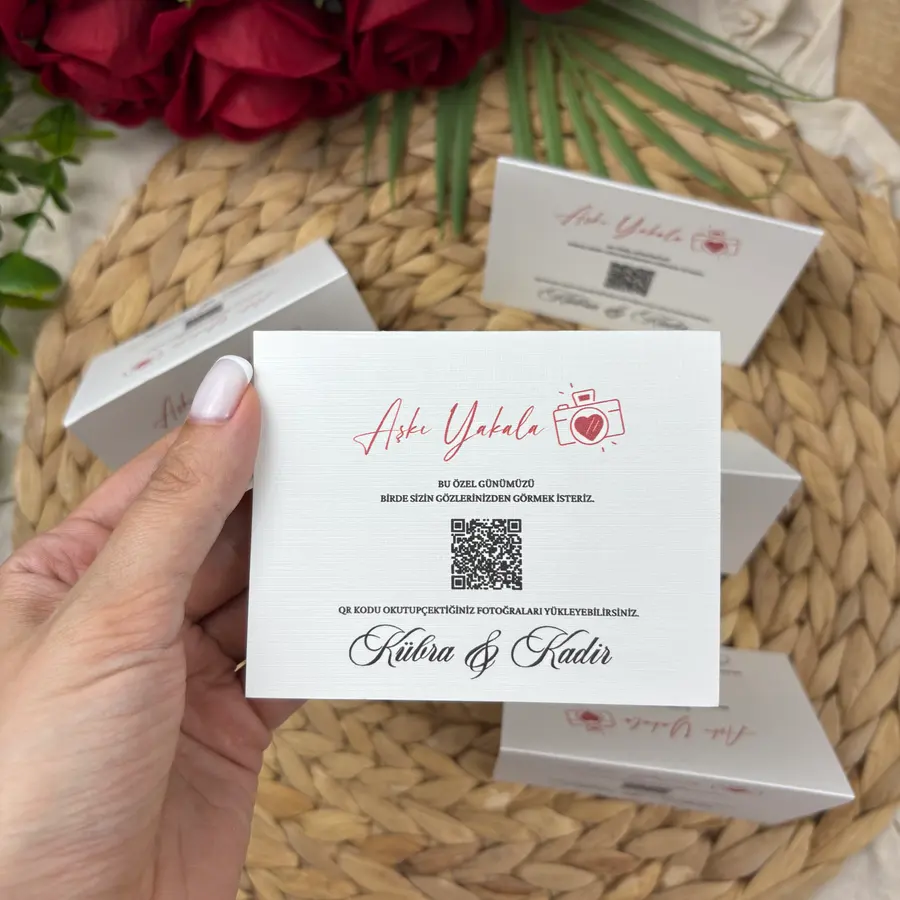 Masadaki QR kartı: Aşkı Yakala — Kübra & Kadir